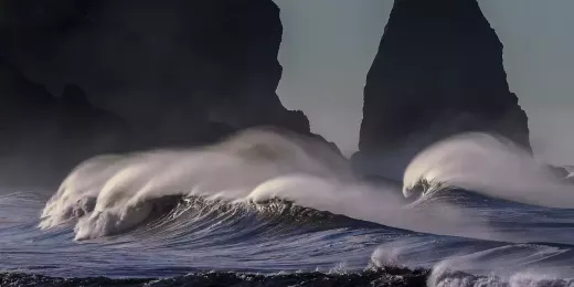 Unleashing the Power: Riding the Mammoth Waves of Nazaré on a Jet Ski with a Fearless Big Wave Surfer